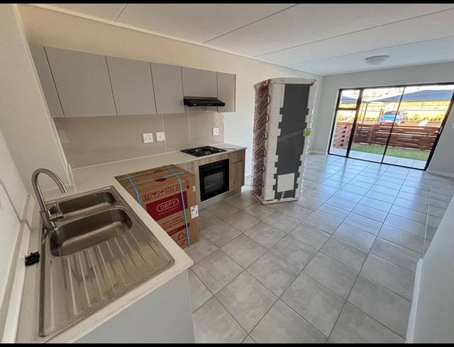 2 BEDROOM PROPERTY TO RENT IN MOOIKLOOF